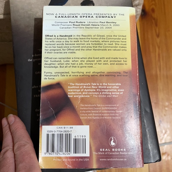 3/$25 Margaret Atwood - The Handmaid’s Tale - Picture 3 of 5